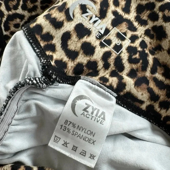 Zyia Active Leopard Brilliant Scrunch leggings - Picture 5 of 9